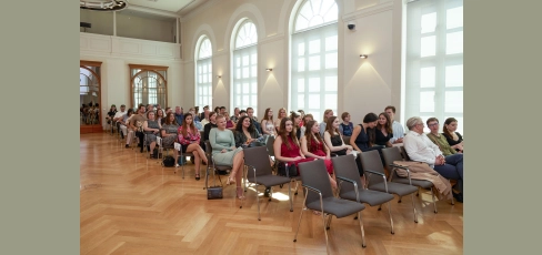 thumbnail of medium  Graduation Day 2023 - Zeugnisübergabe der Kulturwissenschaftlichen Fakultät © Jens Neubauer 2
