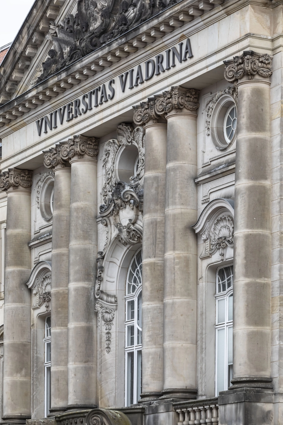 Detailaufnahme Hauptportal Hauptgebaeude Viadrina